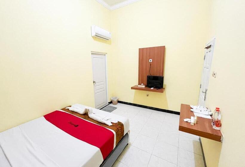 Номер Стандарт, Reddoorz Near Makam Bung Karno Blitar