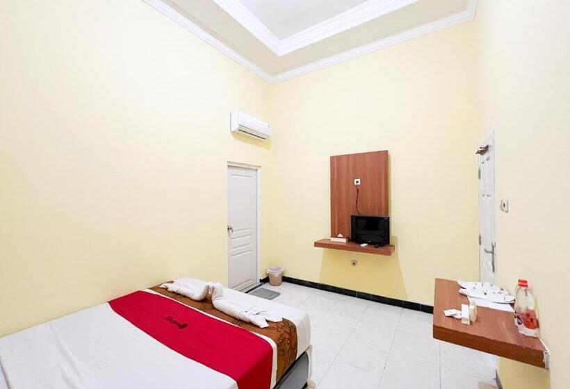 Номер Superior, Reddoorz Near Makam Bung Karno Blitar