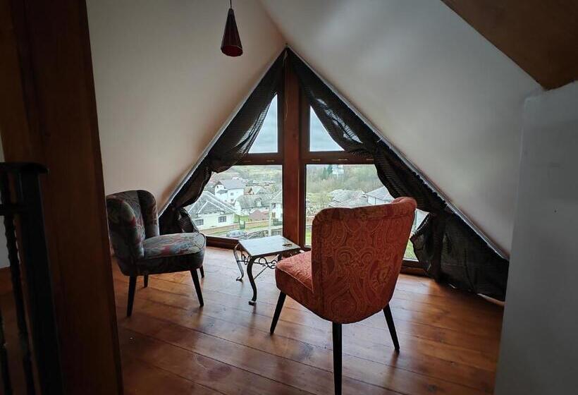 Люкс с Балконом, Casa Cu Magnolii