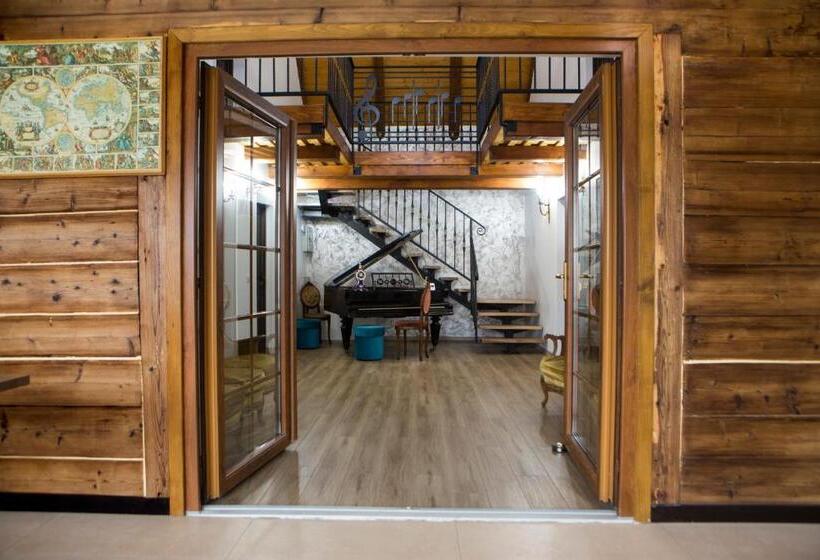 Люкс с Балконом, Casa Cu Magnolii