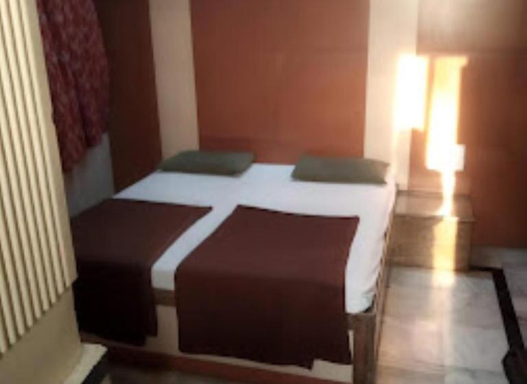 Номер Deluxe, Radhika,nashik