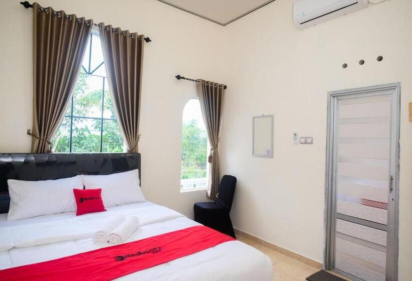 Номер Deluxe, Reddoorz Near Terminal Bus Purwokerto