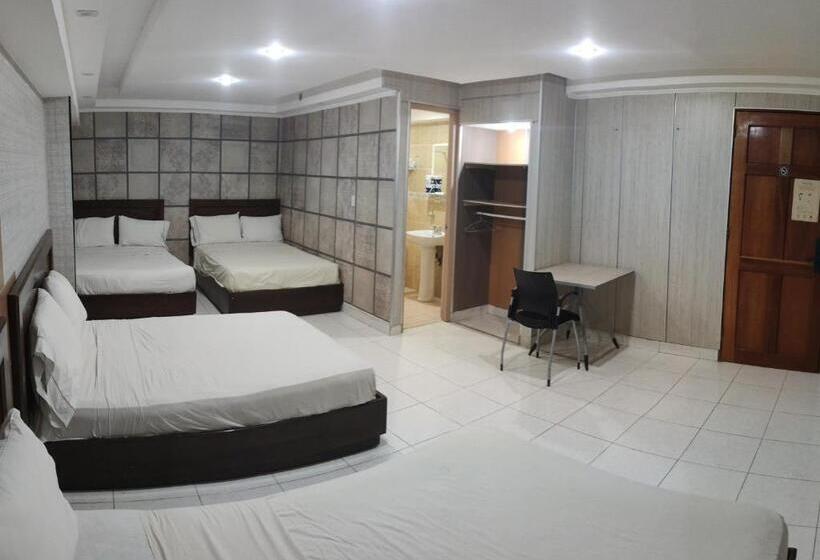 Номер Стандарт Трехместный, San Thomas Inn