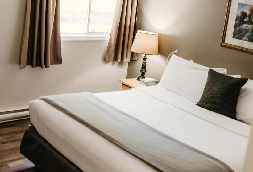 Deluxe Suite King Bed, Page S Inn On Silva Bay