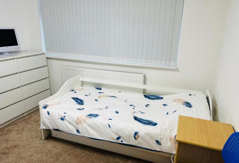 Quarto Estandar Individual, Large Guest Room