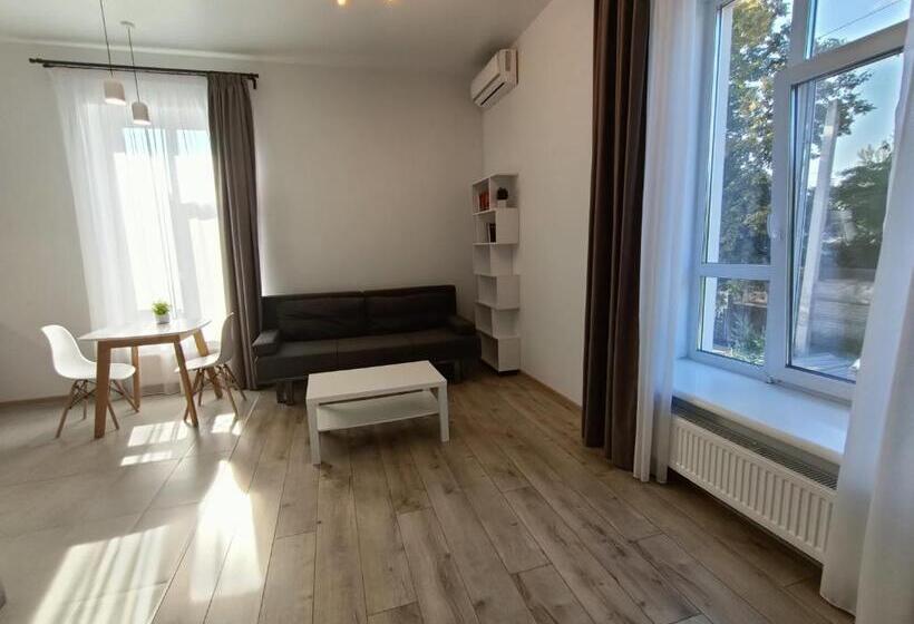 스탠다드 스튜디오, Apartments Bis House