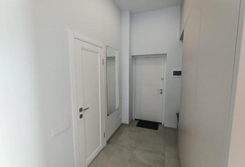 스탠다드 스튜디오, Apartments Bis House