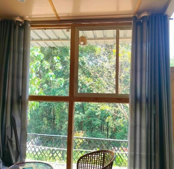 四人豪华间, Arayam Bhimtal