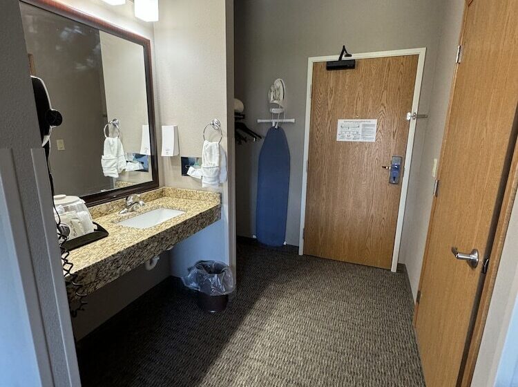 Люкс, Garner Inn & Suites