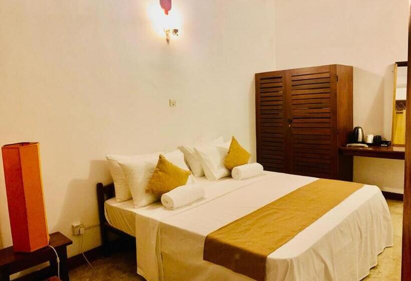 Номер Стандарт, Salty Seahorse Mount Lavinia