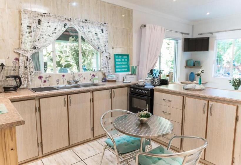 Студия Стандарт, Gabbys Cottage Guesthouse