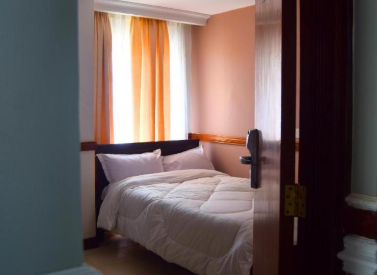 اتاق لوکس, Conrad Hotel   Kitengela