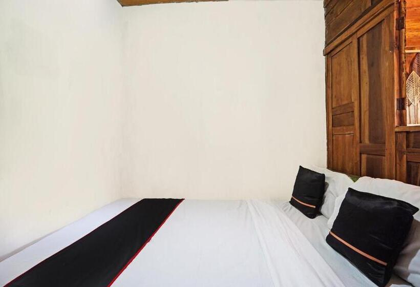 חדר סטנדרט, Lembah Mbalong Resort Mitra Reddoorz Near Exit Tol Singosari