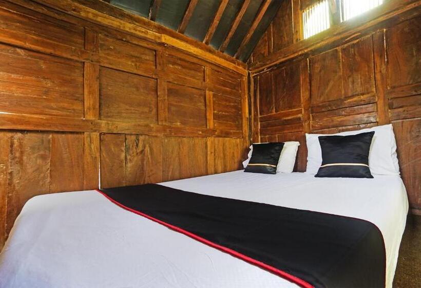 חדר דלוקס, Lembah Mbalong Resort Mitra Reddoorz Near Exit Tol Singosari