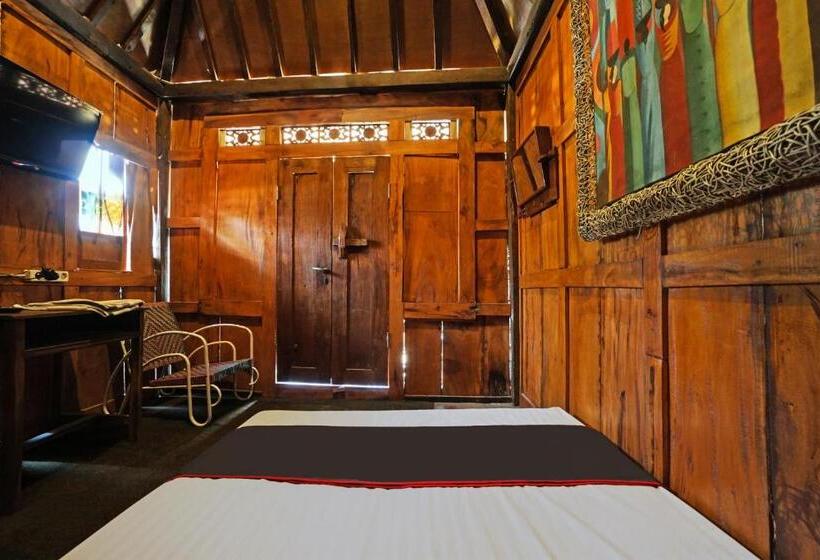 סוויטה דלוקס, Lembah Mbalong Resort Mitra Reddoorz Near Exit Tol Singosari