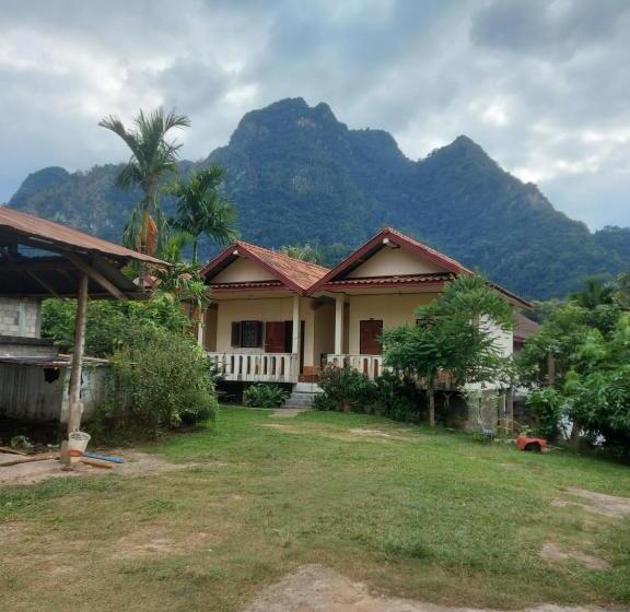 Трехместный Номер Стандарт с Балконом, Sainamhoun Guesthouse