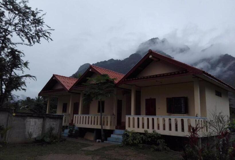 Трехместный Номер Стандарт с Балконом, Sainamhoun Guesthouse