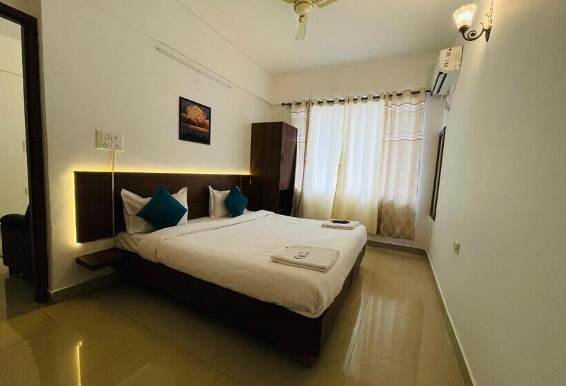 جناح, Zeke Hotels