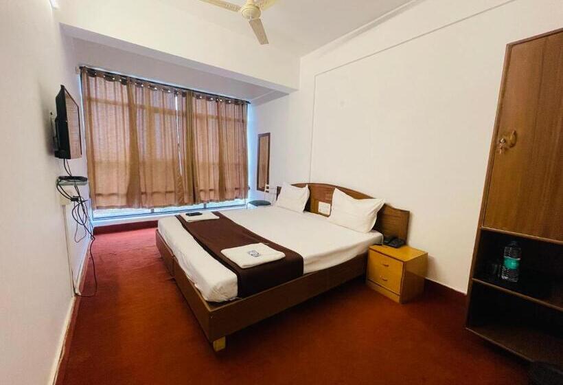 غرفة إقتصادية, Zeke Hotels