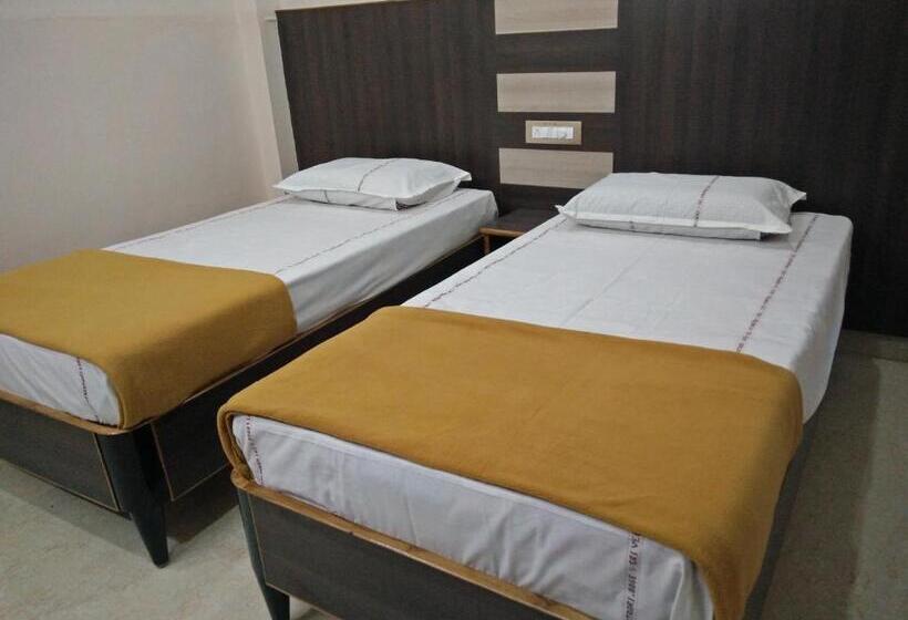 Номер Стандарт без Кондиционера, Lodge Sri Venkatadri