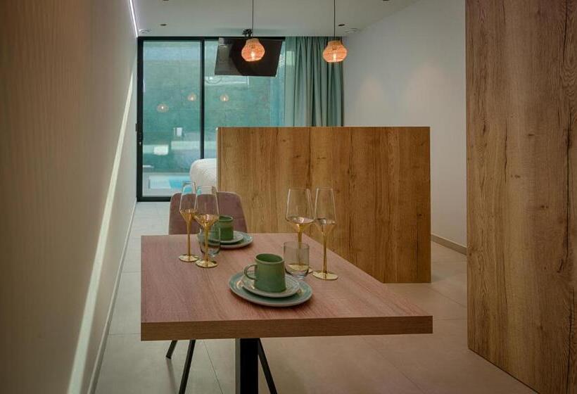 Номер Стандарт Вид на Бассейн, Agora Tournai Wellness Suites 3 Appartements Touristiques Sur La Grand Place