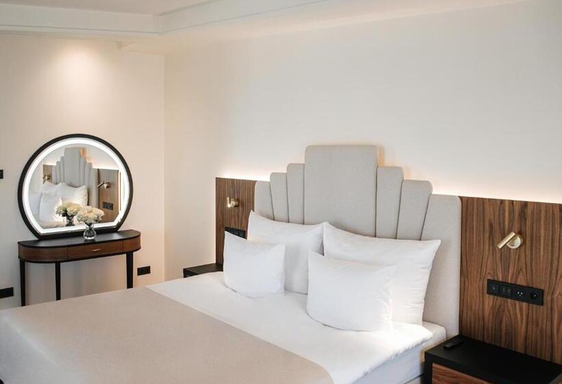 발코니가 있는 스위트, Nadiya Palace