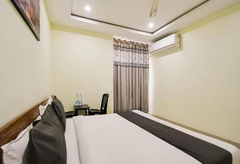 اتاق کلاسیک سه تخته, Oyo Hotel Sky Line