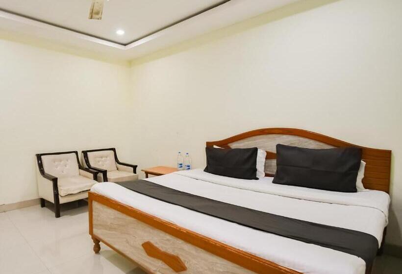 اتاق کلاسیک سه تخته, Oyo Hotel Sky Line