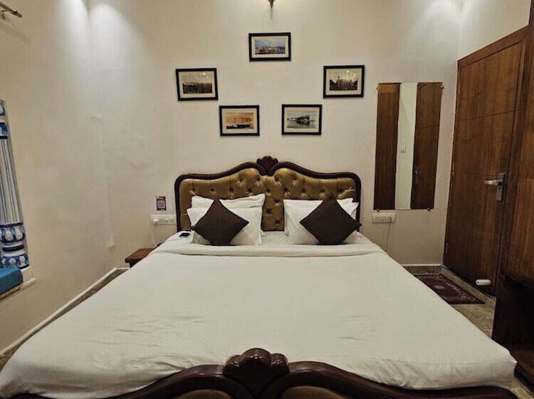 غرفة ديلوكس, The Travel Bug Jaisalmer