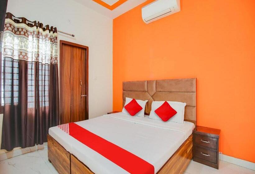 Трехместный Номер Классика, Oyo Hotel Riyasat Inn