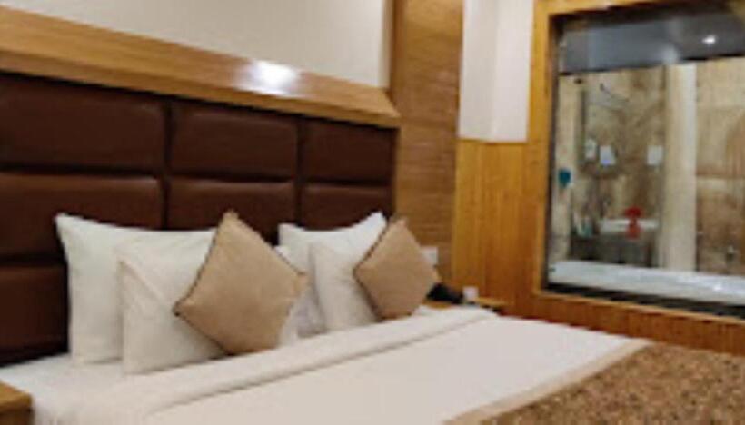 디럭스 룸, The Grand Welcome Hotel, Shimla