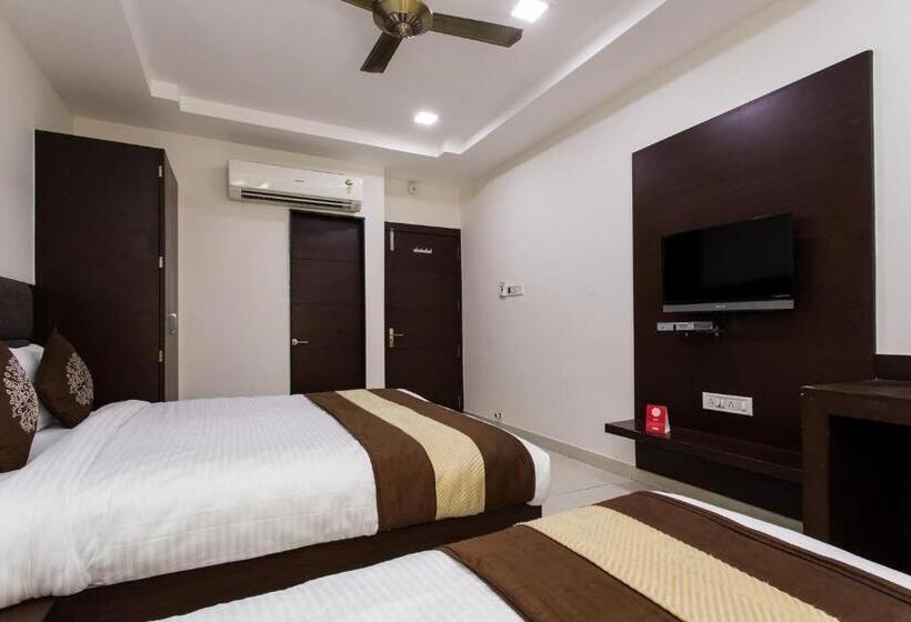 Трехместный Номер Классика, Franklein Suites At Delhi Airport