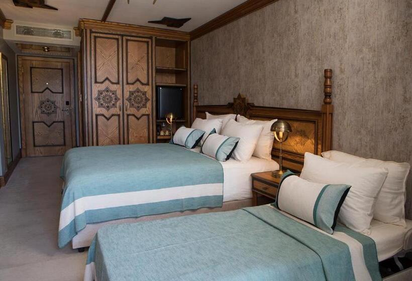 Triple Room Sea View, Göktürk Otel