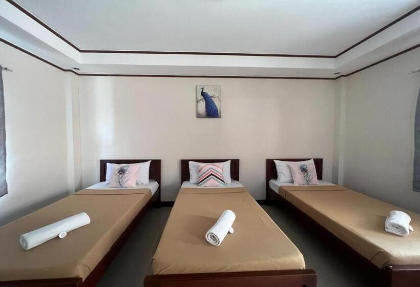 Quarto Triplo Estandar, Dinah S Tourist Inn