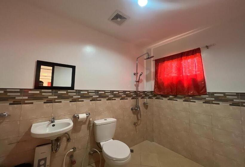 家庭间, Dinah S Tourist Inn