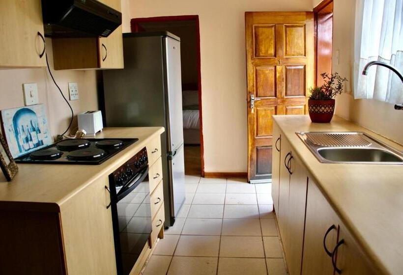 1 Bedroom Chalet, Khutsong Lodge