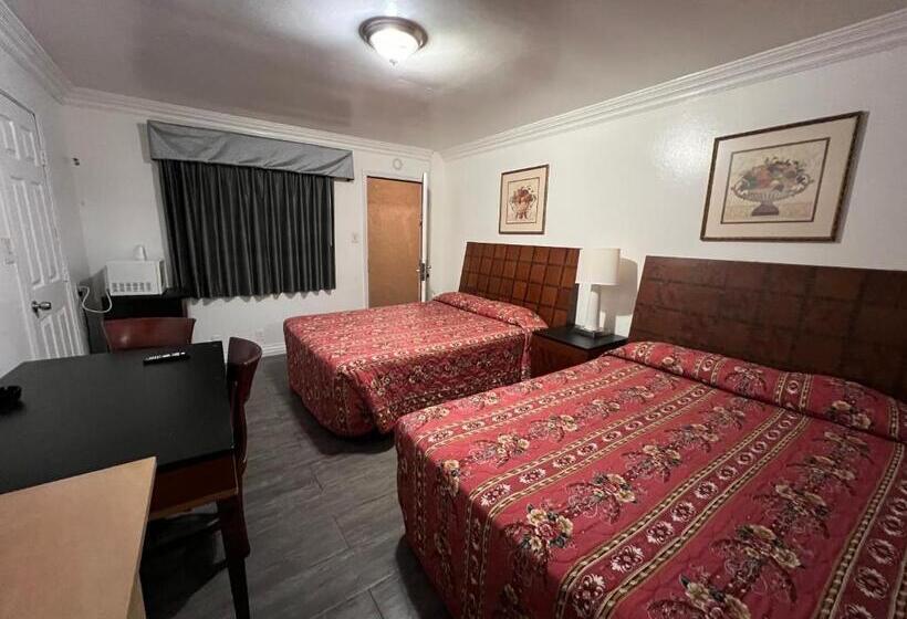Номер Deluxe, Flamingo Motel Oxnard