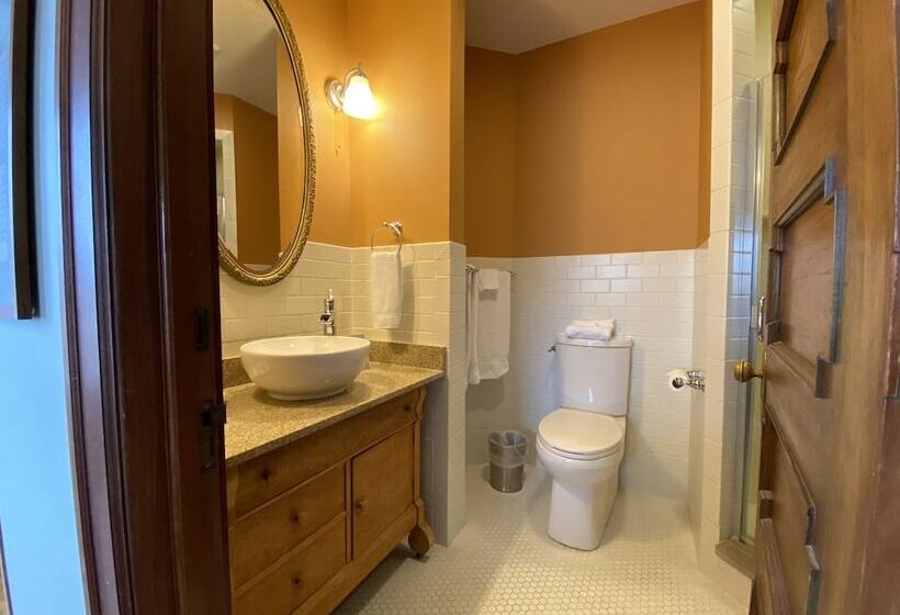Camera Standard Letto Matrimoniale, Showers Inn