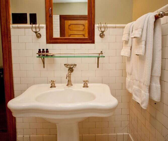 Camera Standard Letto Matrimoniale, Showers Inn