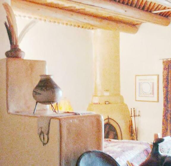 豪华房间, Touchstone Inn