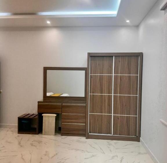 استودیو خانوادگی, سحاب
