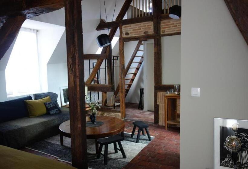 Семейный Номер, La Maison Haute