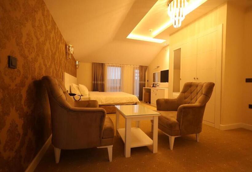 带大床的套房, Green Roof Hotel & Spa