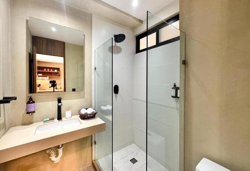 Deluxe Studio, Maramara More To Live
