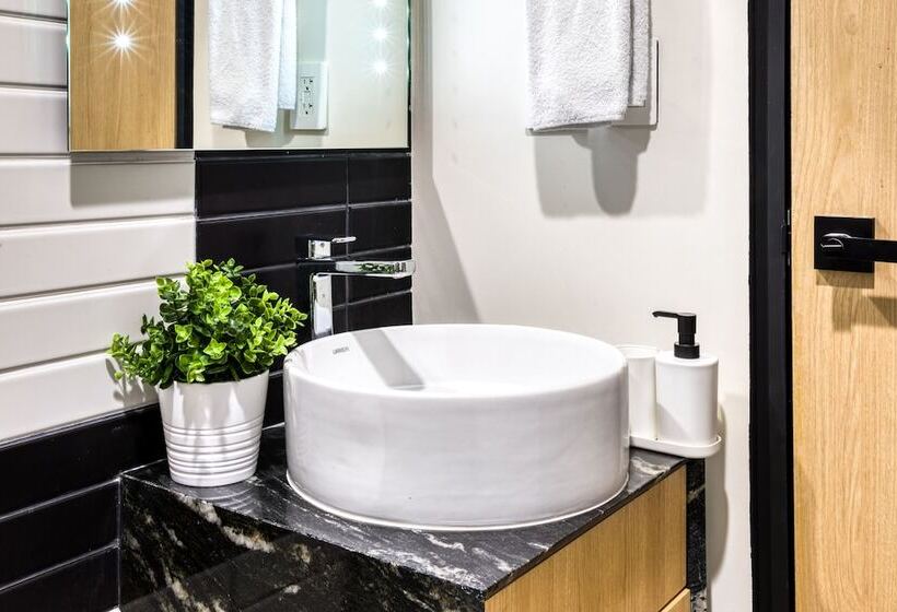 דירת חדר עם טרסה, Downtown Designer Apartments By Uliv