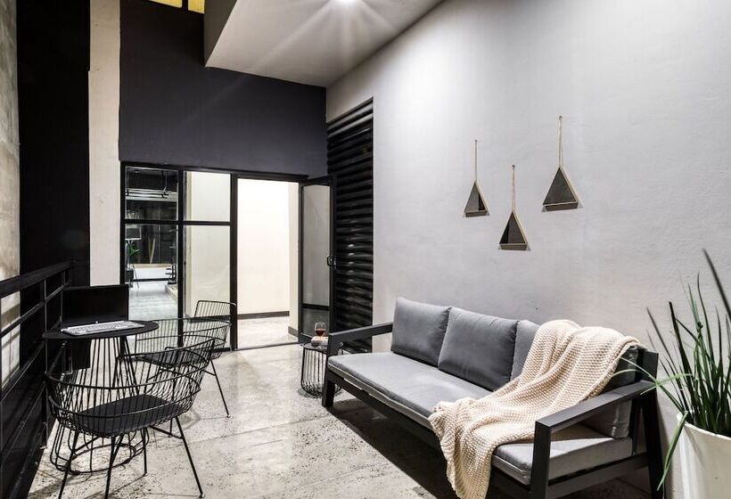 דירת חדר עם טרסה, Downtown Designer Apartments By Uliv