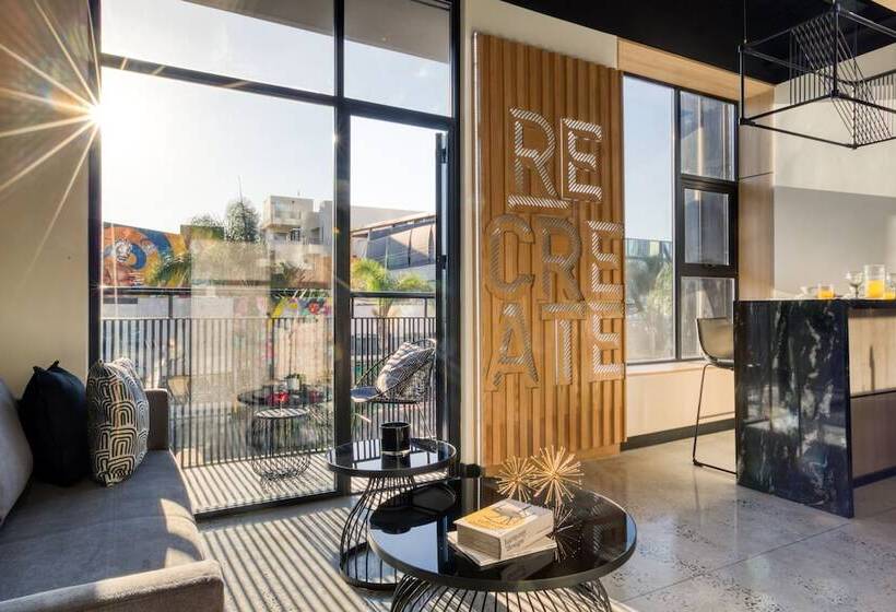 דירה בת חדר שינה 1 עם מרפסת, Downtown Designer Apartments By Uliv