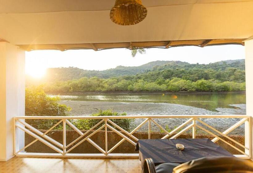 Suite with lake view, Feather Touch Hotels And Resorts Palolem
