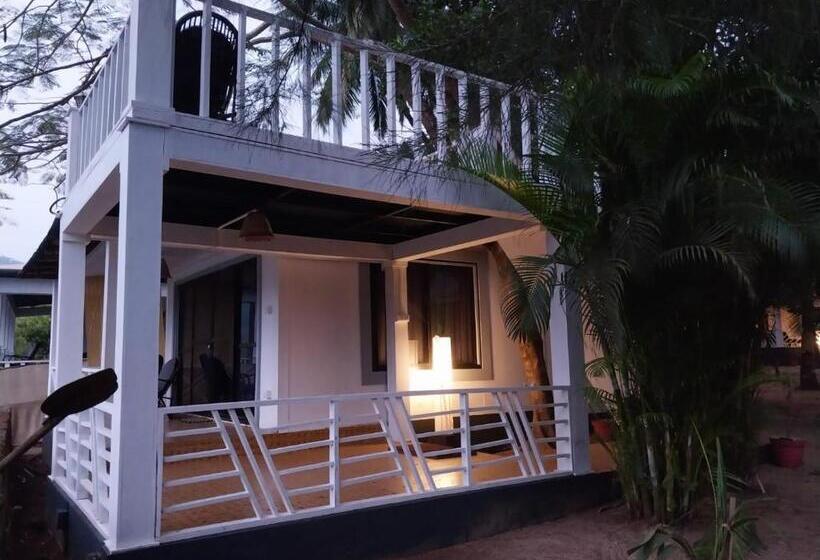 Suite with lake view, Feather Touch Hotels And Resorts Palolem