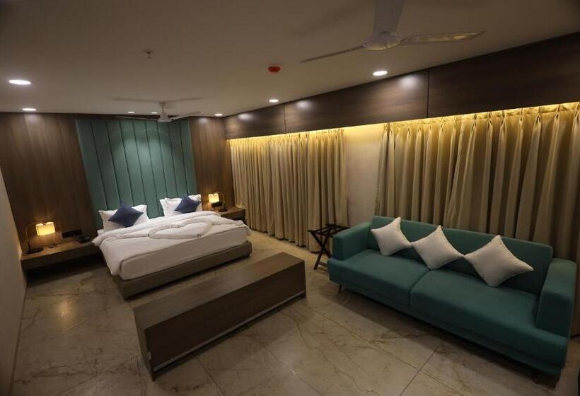 Люкс, Lords Eco Inn Navsari